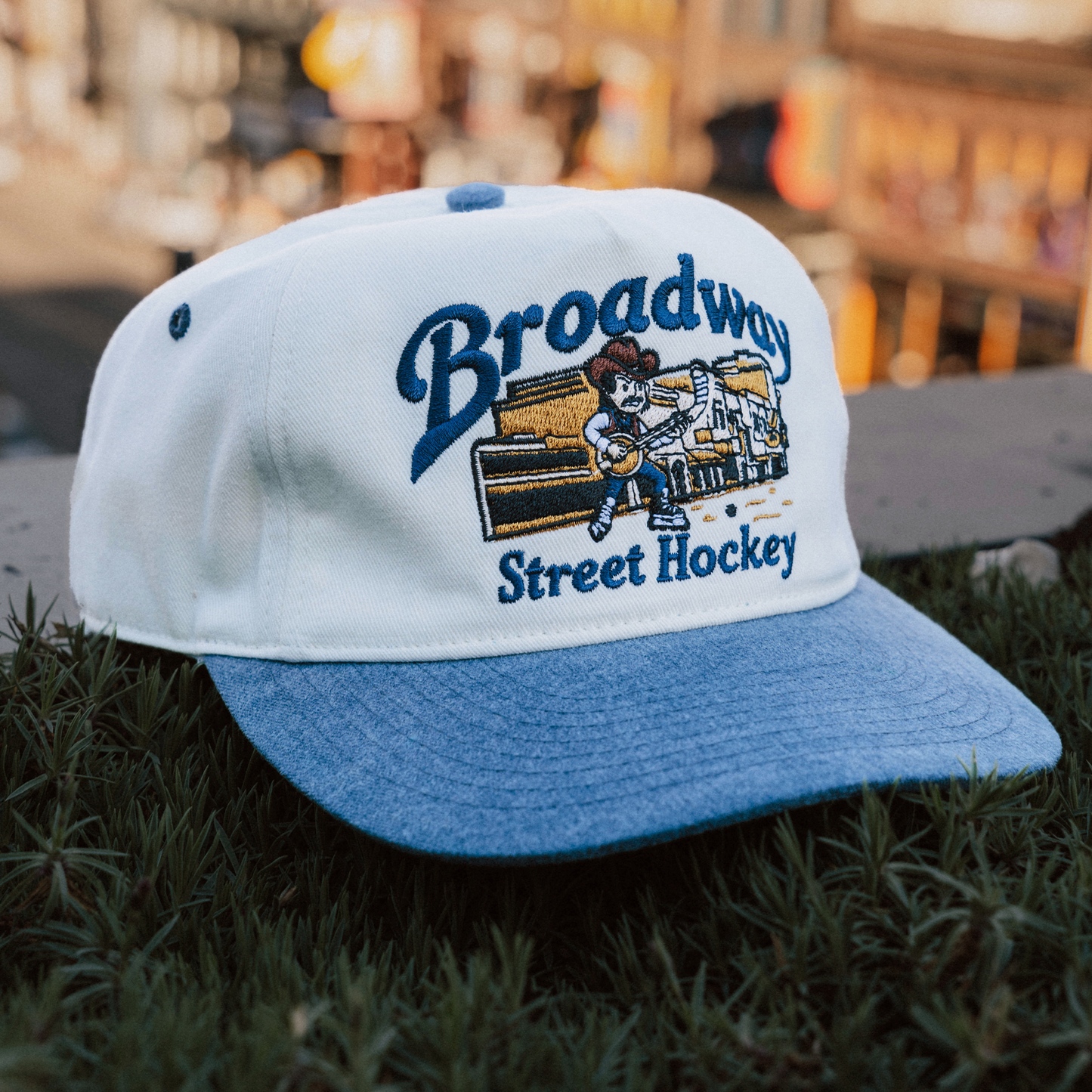Broadway Street Hockey Snapback: Cream