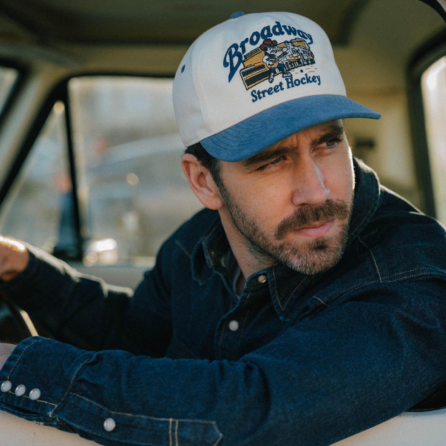 Broadway Street Hockey Snapback: Cream