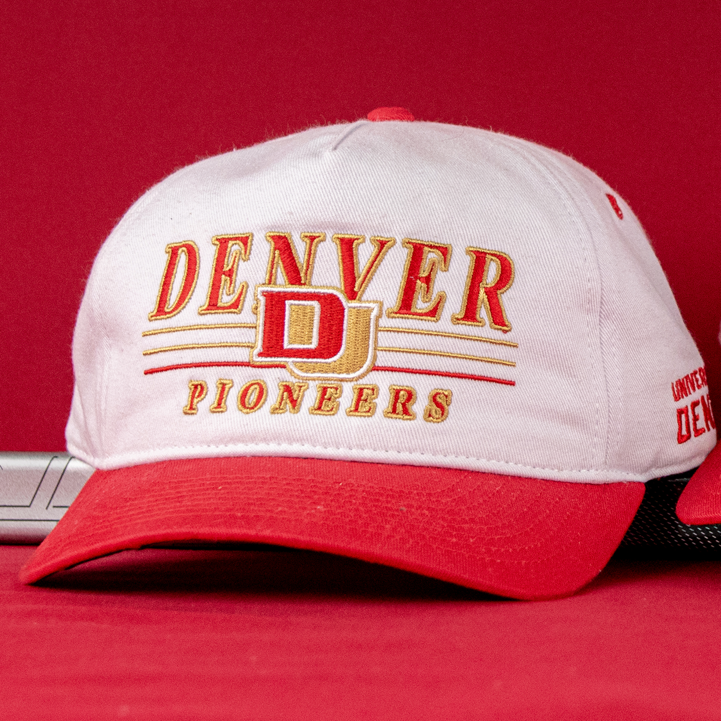 Denver Pioneers Snapback: White/Crimson